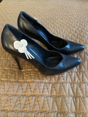 Jill Stuart Black Leather Pointed Toe Pumps with White Flower Accent